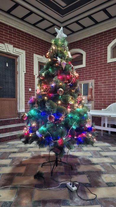 Продаётся ёлка длина 210 мтр