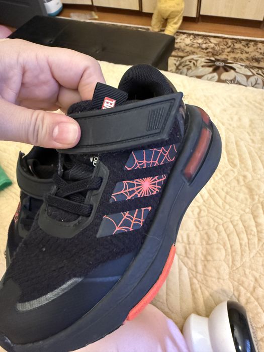 Кроссовки adidas серия marvel Spider-Man