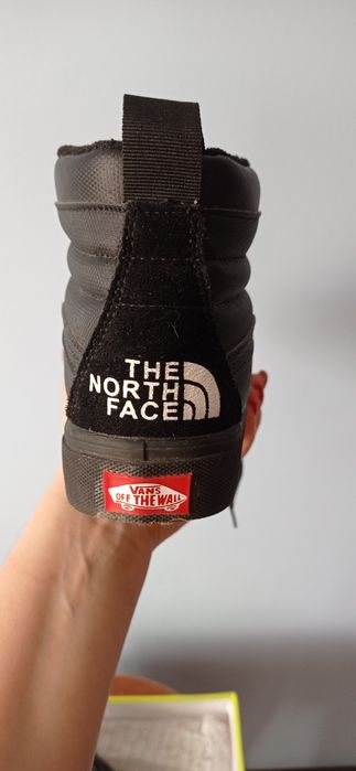 Продам высокие кеды Vans