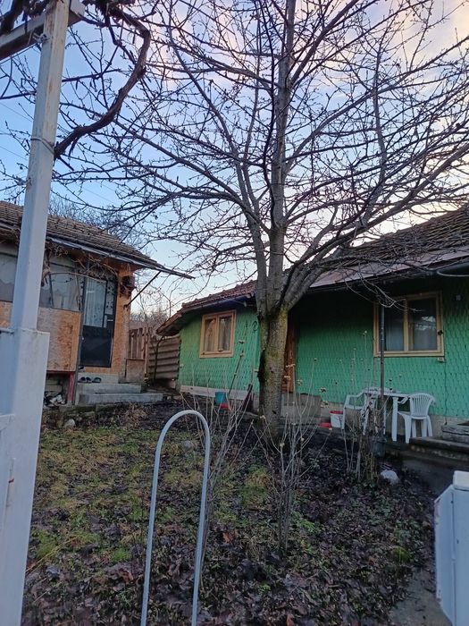 Vând casă bătrânească ,Nucsoara de jos ,Prahova