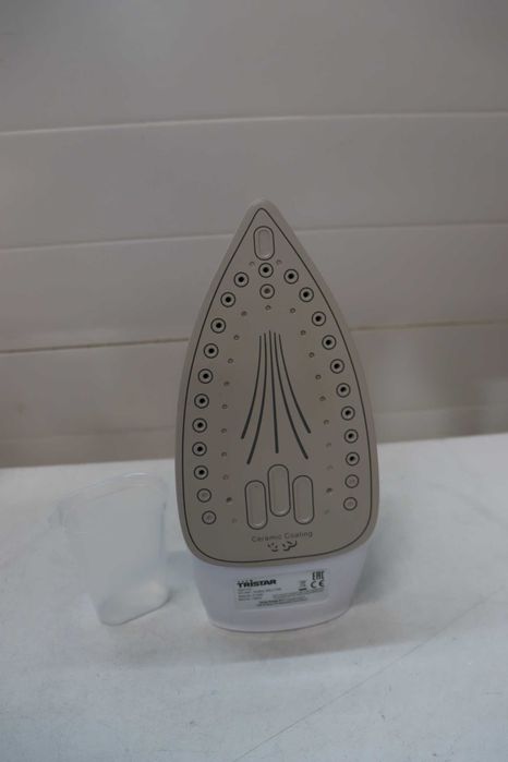 Парна ютия с керамична плоча Tristar ST-8300