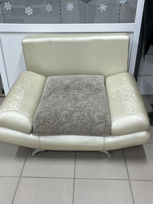 Отдам  два кресла