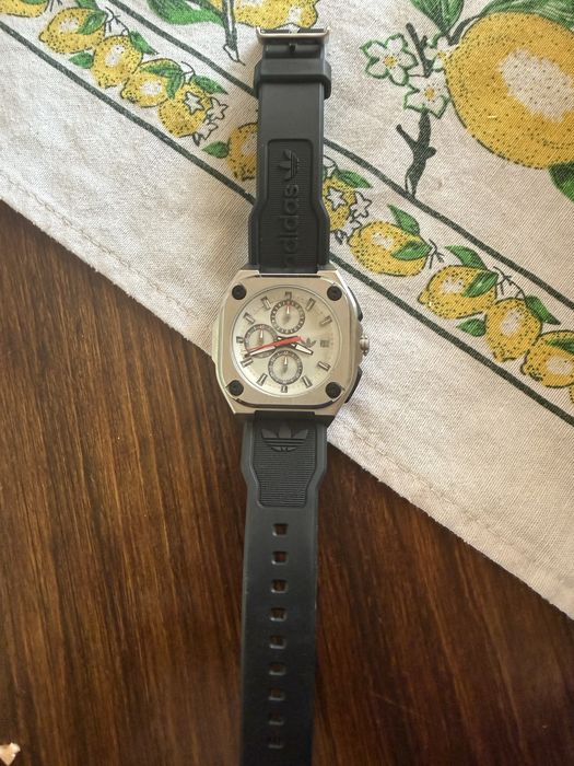 Часовник Adidas