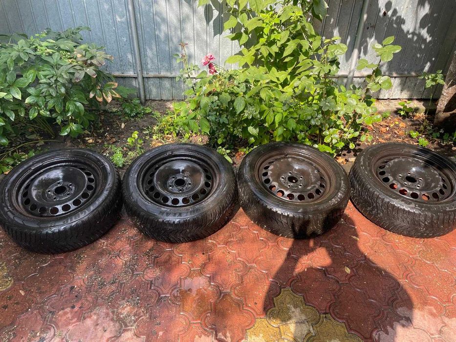 Set 4 roți / jante oțel cu anvelope iarnă 205/55 R16 VW Passat B6