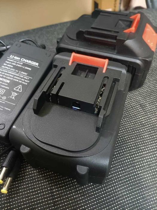 Комплект Li-Ion акумулаторна батерия 2 броя + зарядно устройство, 21V / 4000mAh, съвместими с Makita