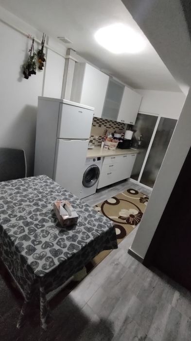 Închiriez garsoniera