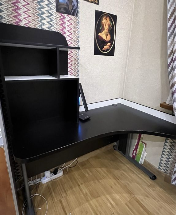 Продам стол с полками