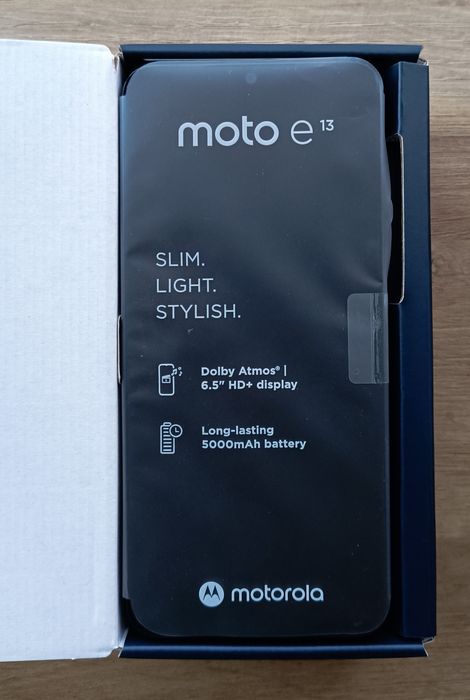 Телефон Motorola E13 Чисто нов...