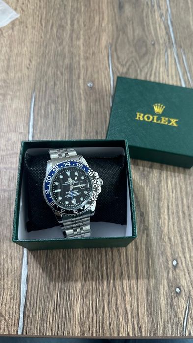 Rolex argintiu cu margini albastre