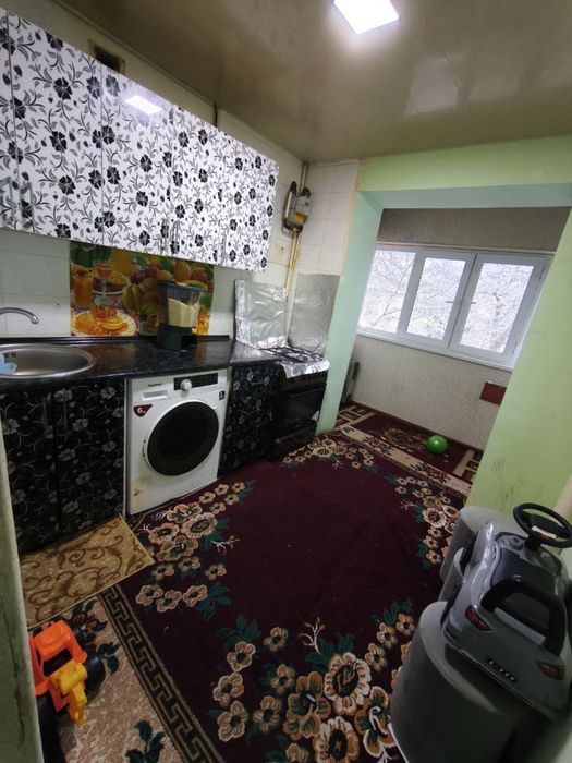 Срочно продается 2х ком квартира в Чирчике Наваи возле 9й школы