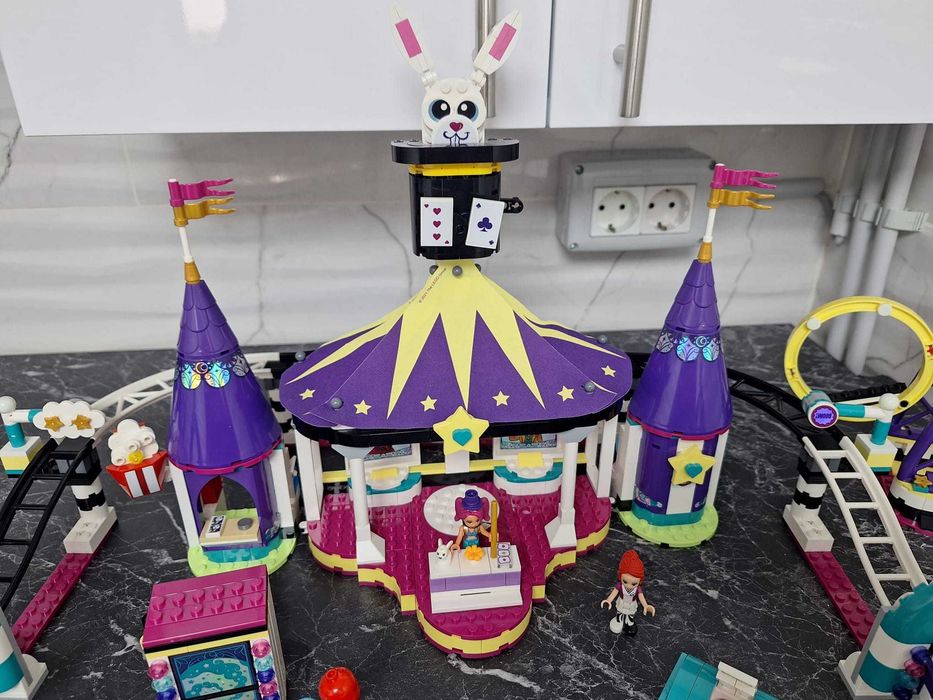 Set LEGO Friends Magical Funfair Roller Coaster – Parc de distracții