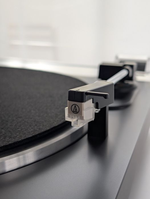 Vând pick-up automat Audio-Technica AT-LP60X in stare foarte bună