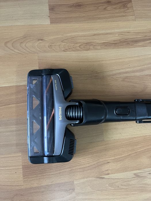 Продавам вертикална прахосмукачка Phillips