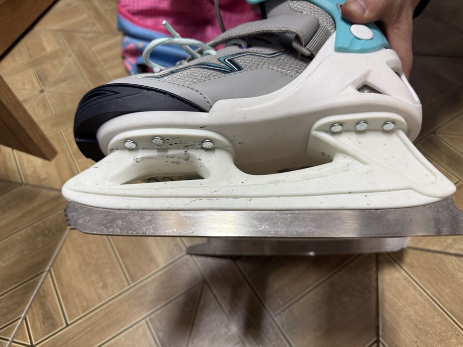 Продам коньки фигурные для девочки