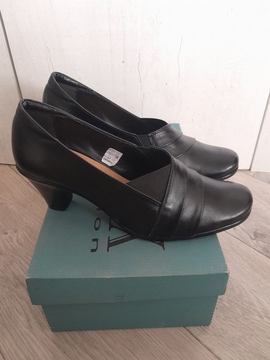 Продам туфли новые