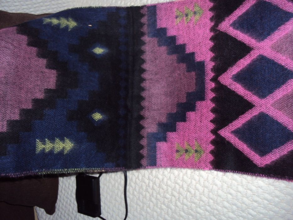 Продавам елегантен качествен шал