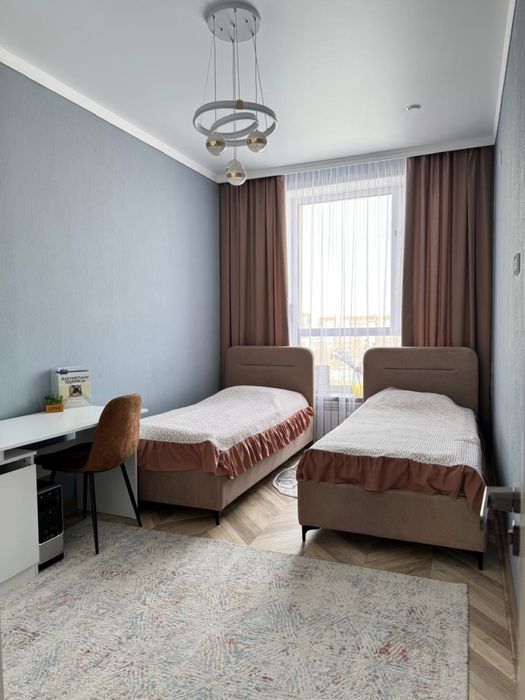 Продаю очень качественный кровать за 150 000т. За каждую