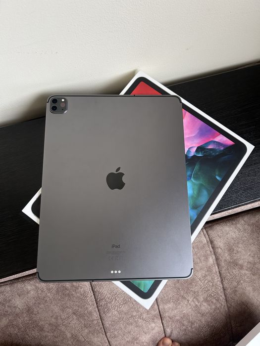 IPAD PRO 12.9 (4-th Gen) WiFi + Cellular) 128 Gb.+ Magic Keyboard