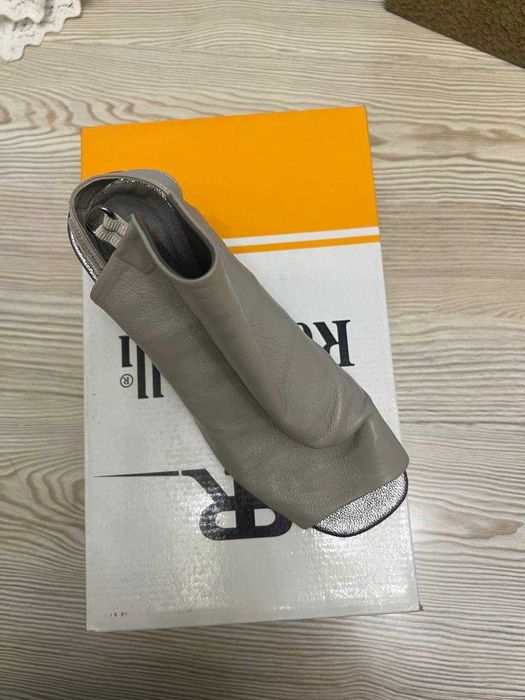 Обувь женская. Все детали сделаны очень качественно