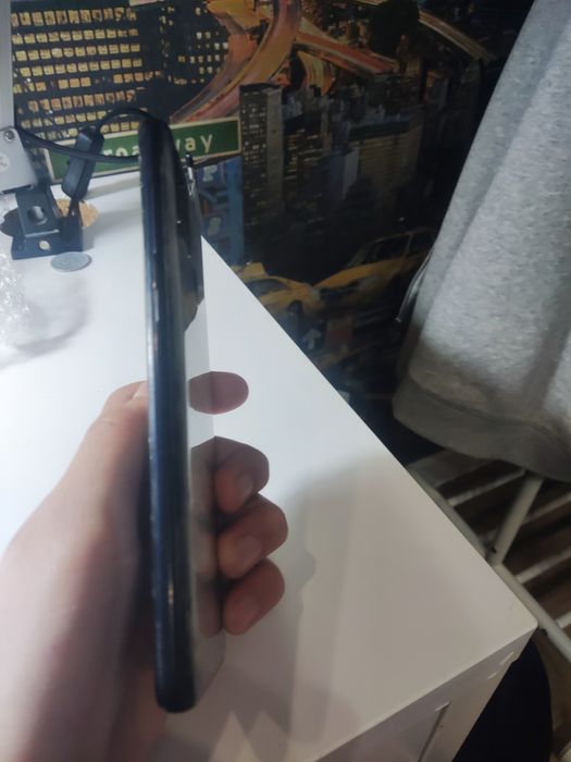 продаю телефон Самсунг а21 с