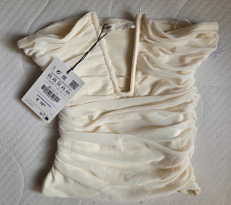 Top Pull&bear ivory cu etichetă