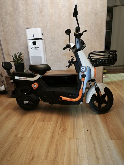 Скутер 2025,почти новый