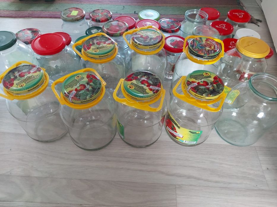 Продаются банки все 5000 тенге