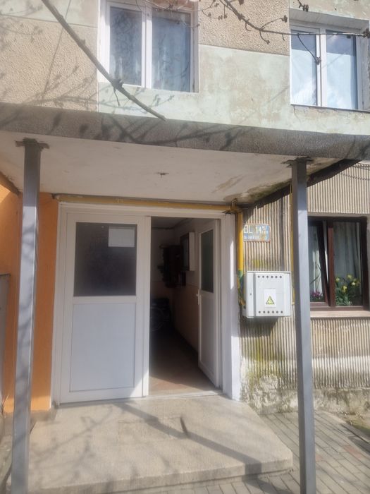 Apartament 2 camere vizavi liceul Emil Botta