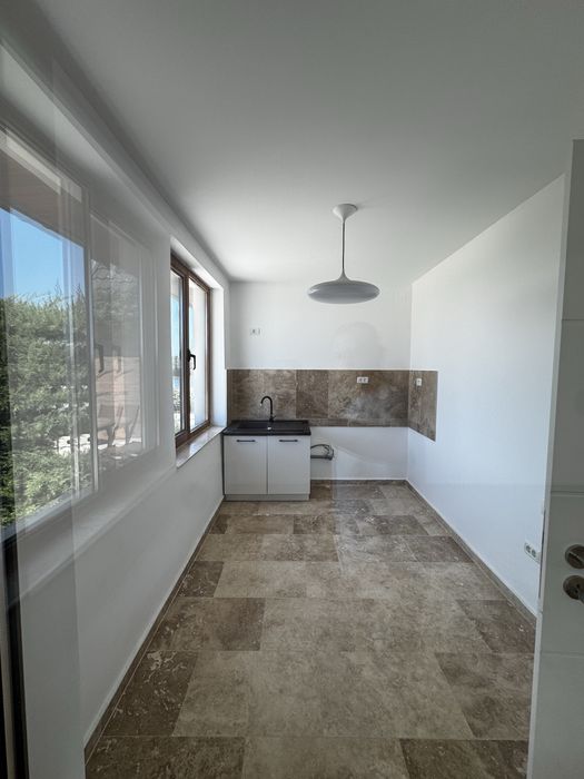 Inchiriez pe termen lung apartament 2 camere + beci