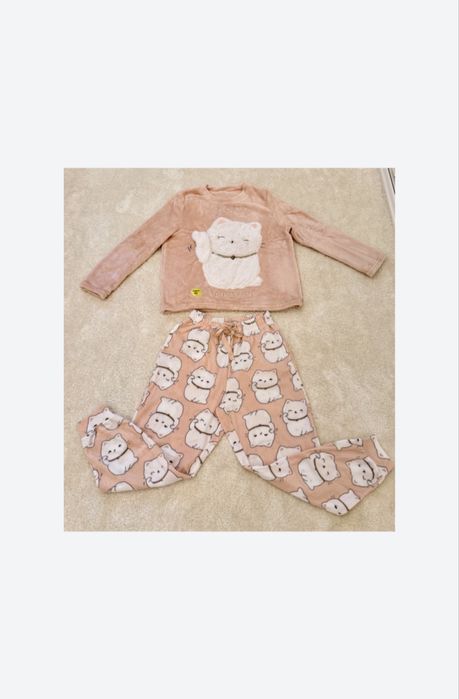 Pijama pufoasa/ fleece Oysho cu pisica norocoasa (Maneki Neko) - interactiva, S