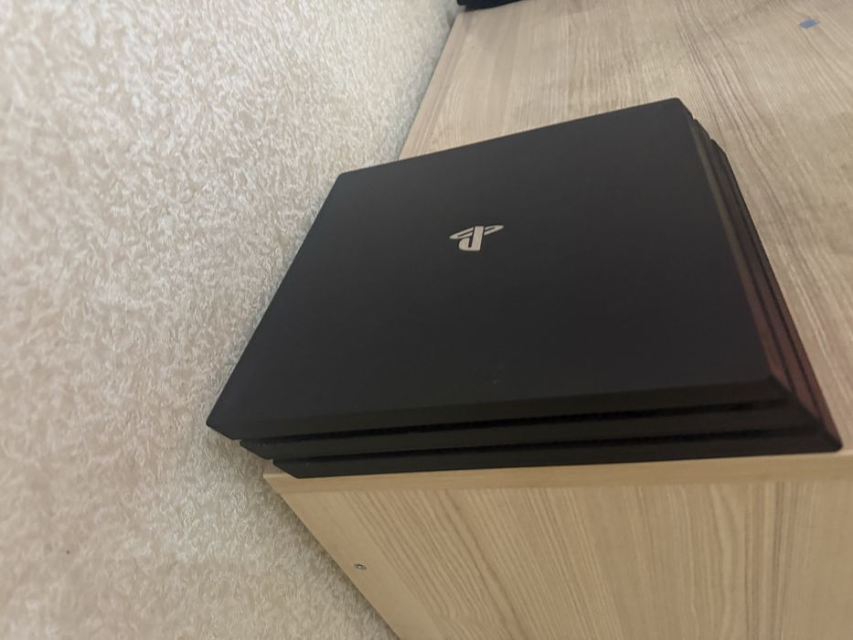 Plays station 4 pro 1tb