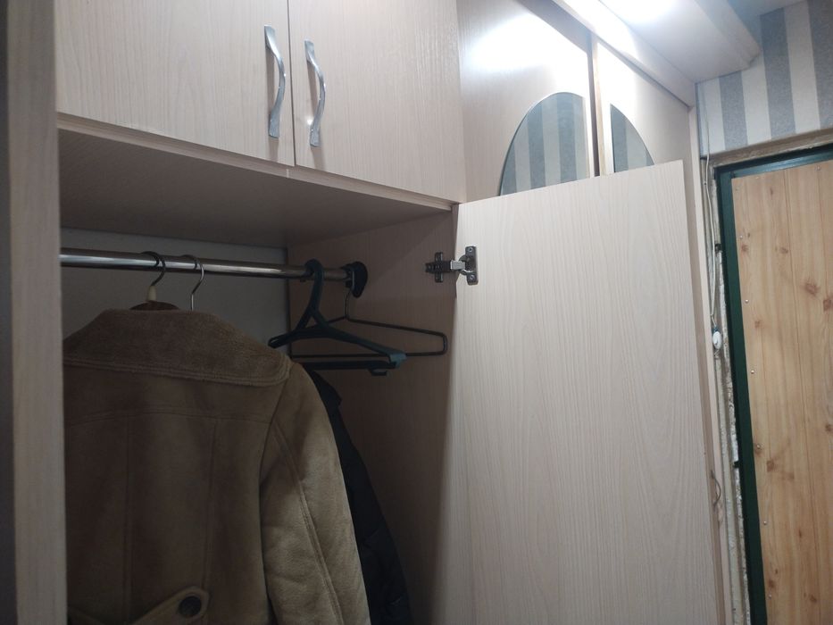 Продам  шкаф в прихожую