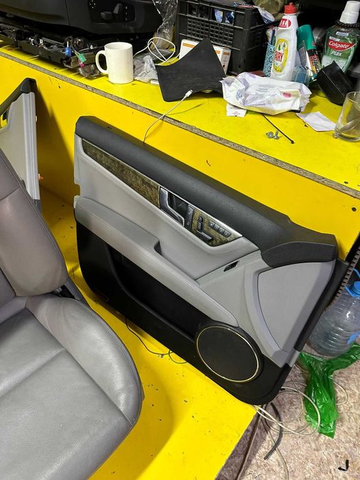 Сиденье W204 Mercedes-Benz