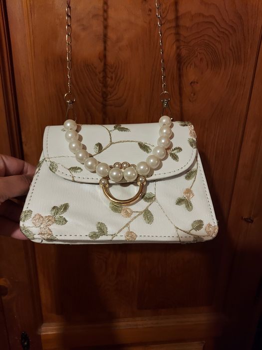 Gentuta iepure si de voal