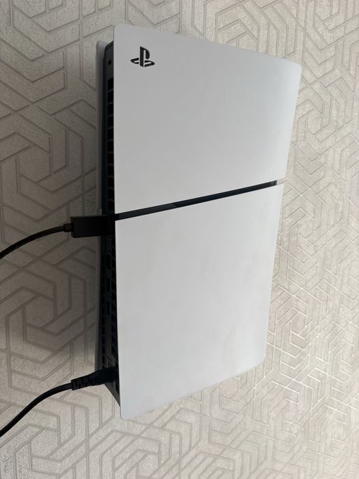 Продам ps 5 в идеальном состоянии
