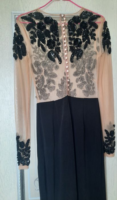 Платье размер 34-36,очень красиво смотрится