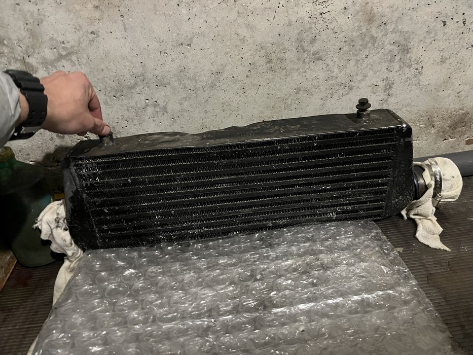 Интеркулер 550х180х65 с турбо пътища