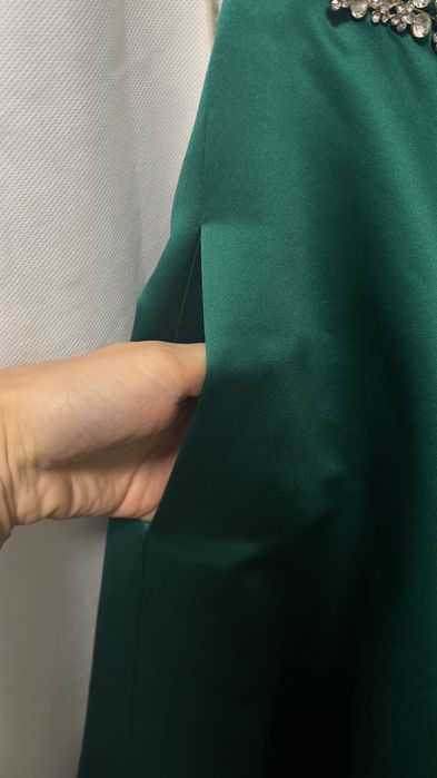 дълга зелена рокля