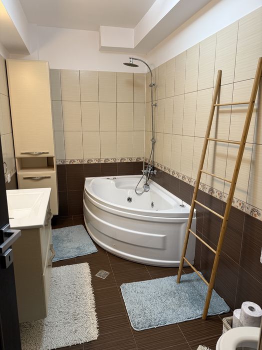 Proprietar, inchiriez apartament 3 camere, 80 mp + balcon