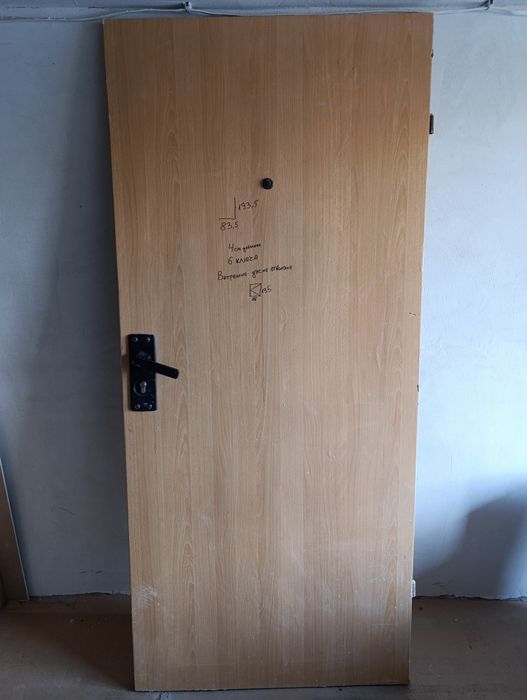 Входна врата,крилото