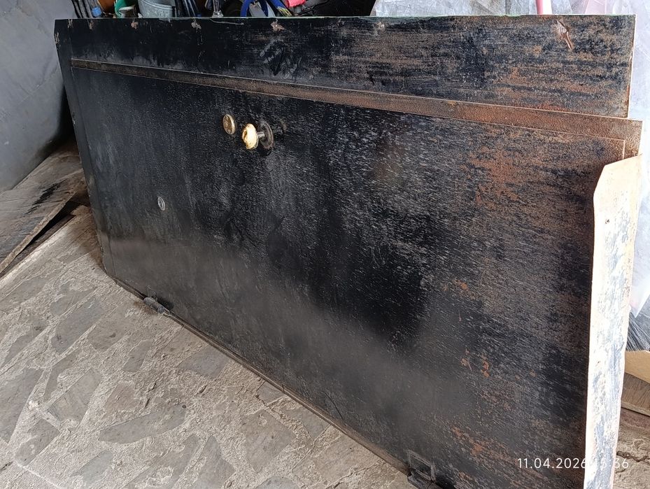 Продам. Входная дверь металлическая. Утепленная.