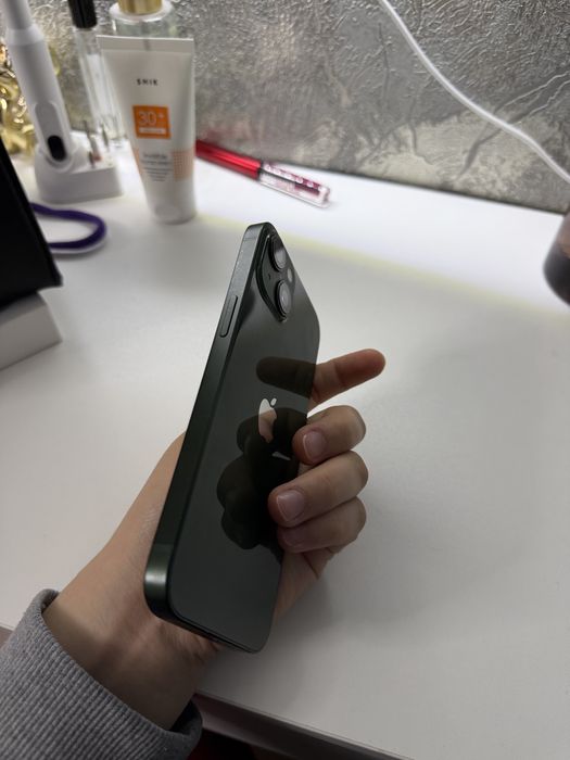 Iphone 13, зеленого цвета.