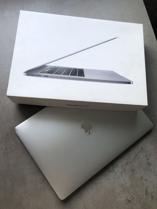 MacBook Pro 17 Touchbar
