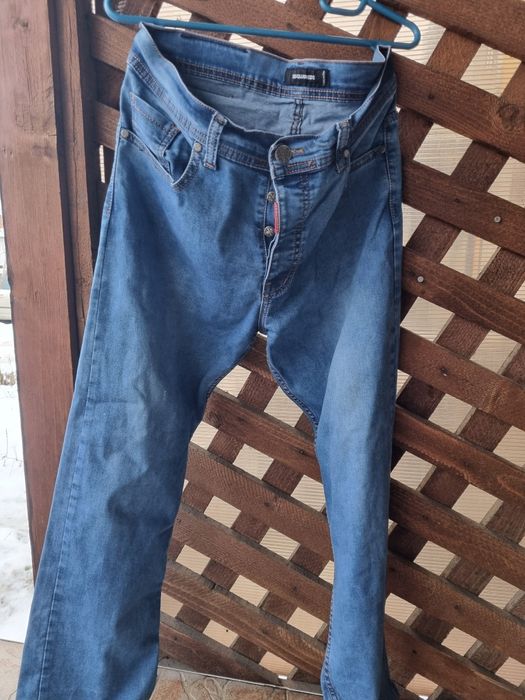 Blugi Dsquared2 bărbați – W34(EU 50-52)