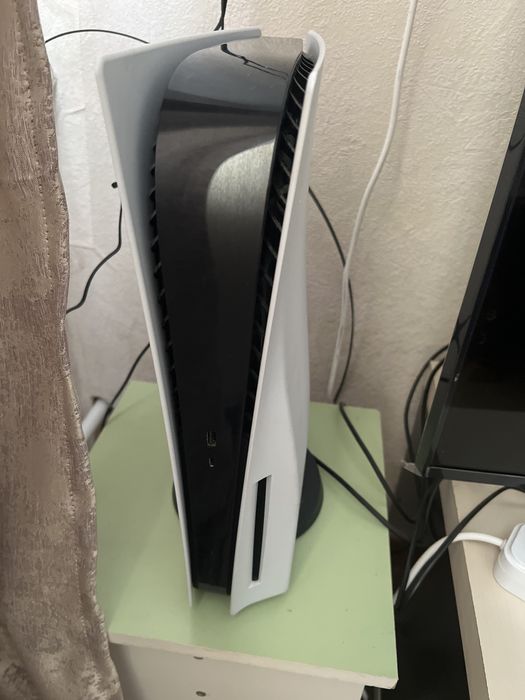 Sony PlayStation 5 ( 2 джостика и 5 дисков)