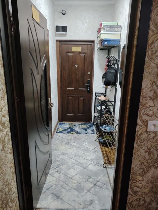 3 xonali 70 kv2 uy sotiladi