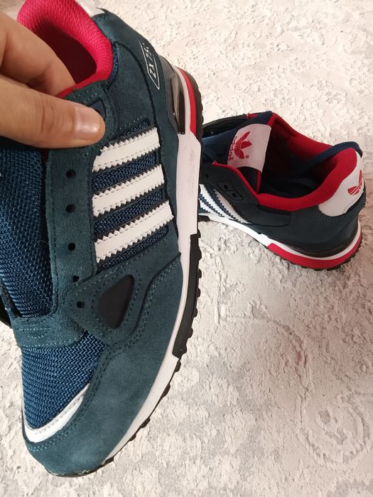 Кроссовка адидас 40