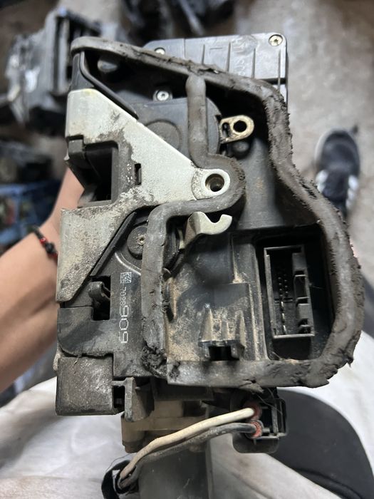 Softclose брави E65