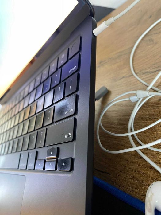 Macbook Air M2 (8/256) midnight