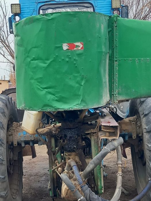 Трактор егістікті дәрілеуге арналған